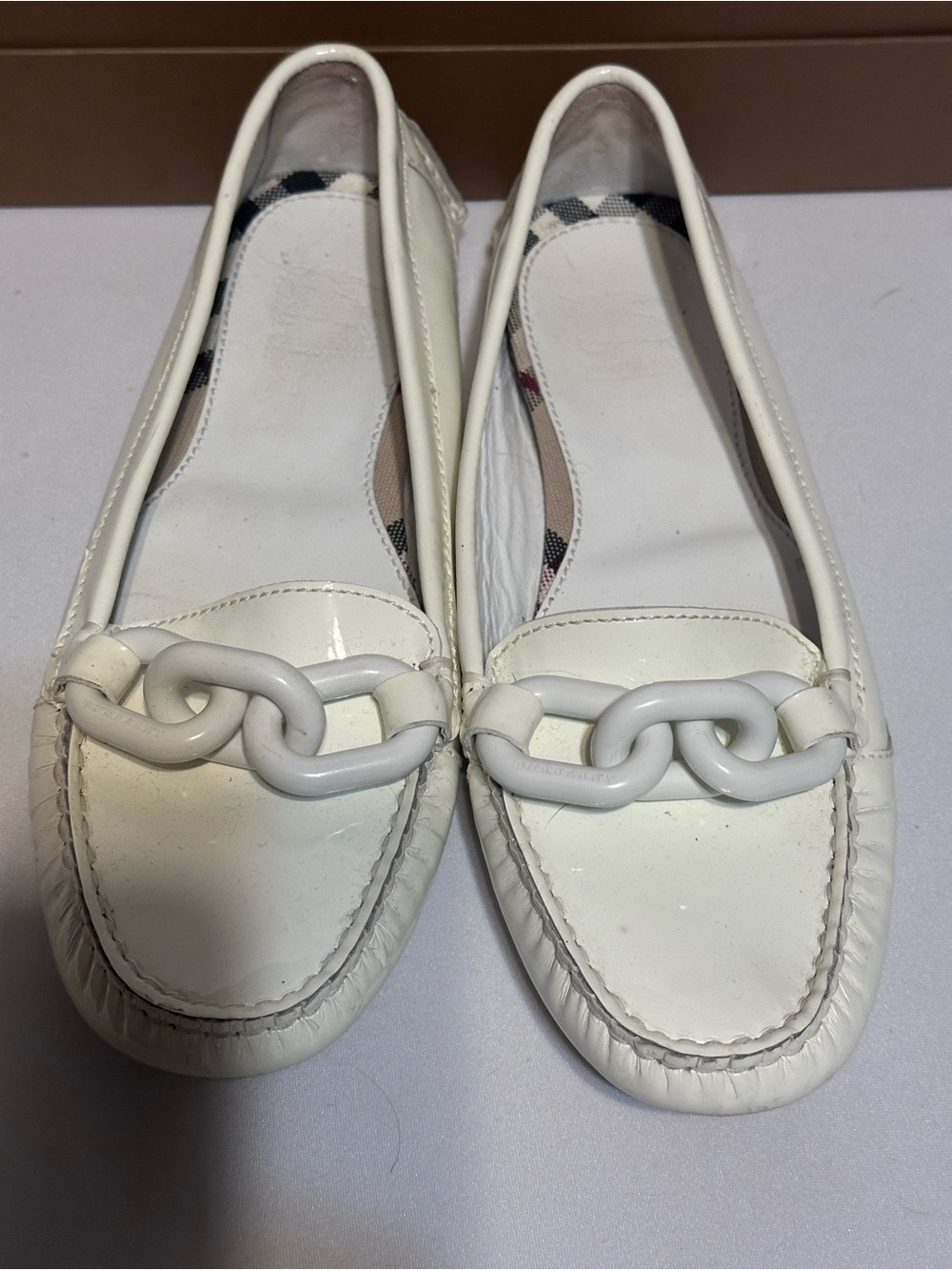 Burberry Cream Patent Chain-Link Loafers - Picture 3 of 5
